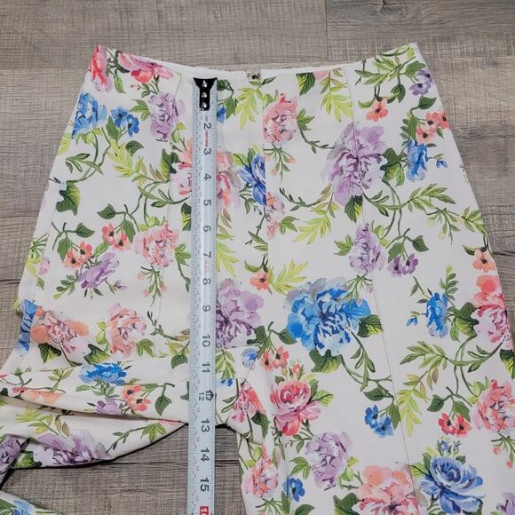 Alice + Olivia Lorinda Cropped Floral Gardenia Wide Leg Crepe Pants Size 2 - Picture 9 of 11